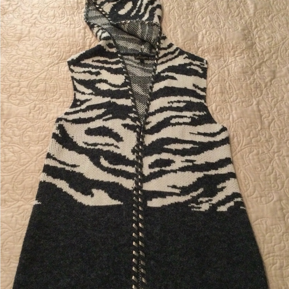 Beautiful Design Hooded Vest Cardigan